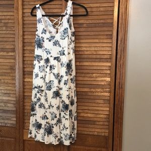 Hem & thred dress
